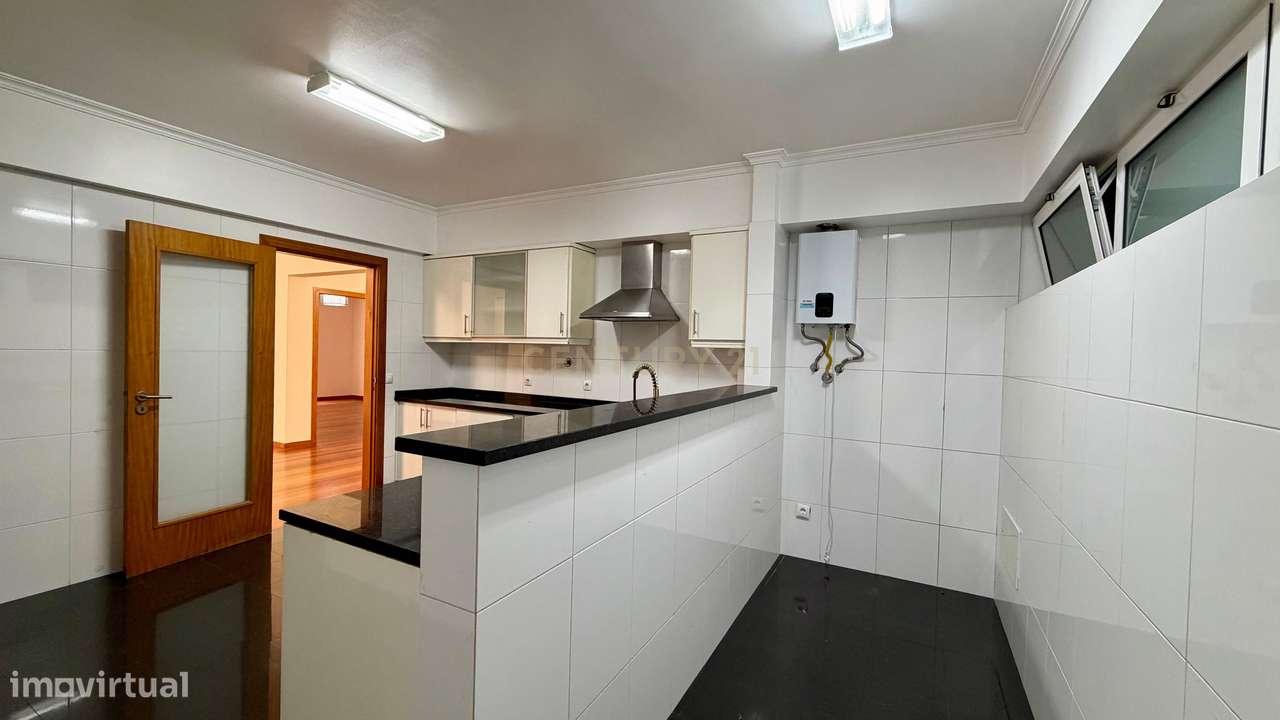 Apartamento T2+1 em Santo António-9