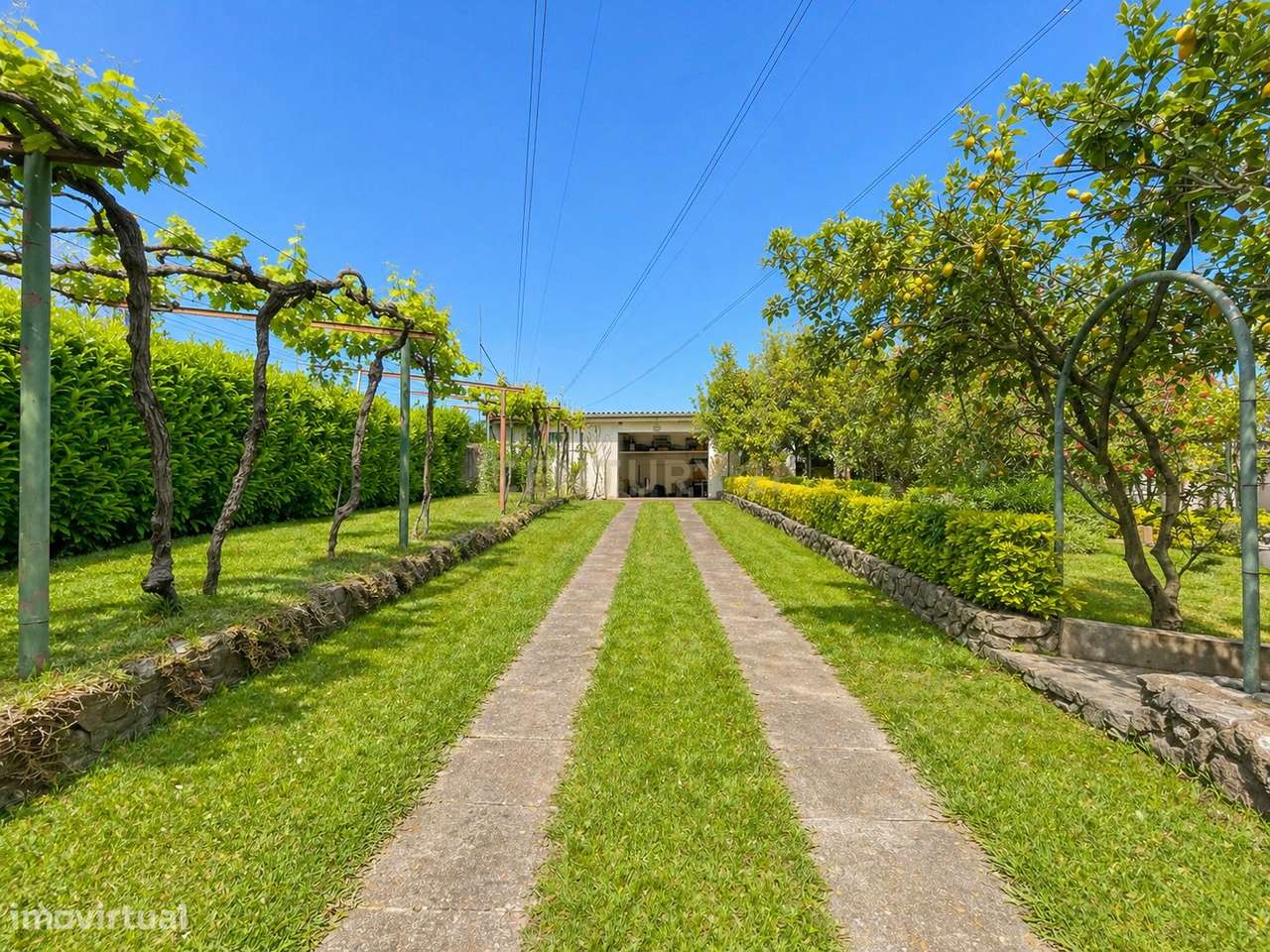 Moradia T3 com excelente privacidade, piscina e grande espaço exterior-25