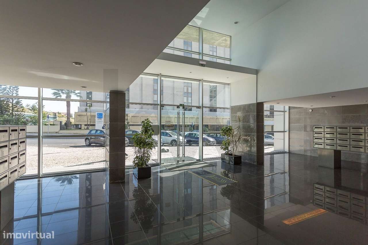 Praça de Espanha | T1 c/ estacionamento e varanda em Edf. de prestígio-24