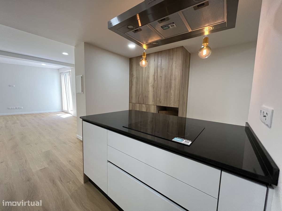 Apartamento T2 totalmente renovado, vista mar-22