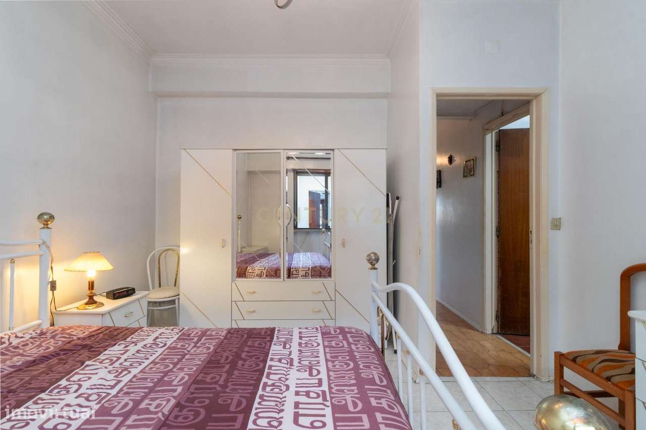 Oportunidade única de investimento em Odivelas – 50% de prédio em prop-24