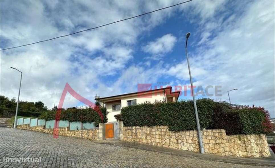 Moradia Individual T3 com piscina em Lomar-31