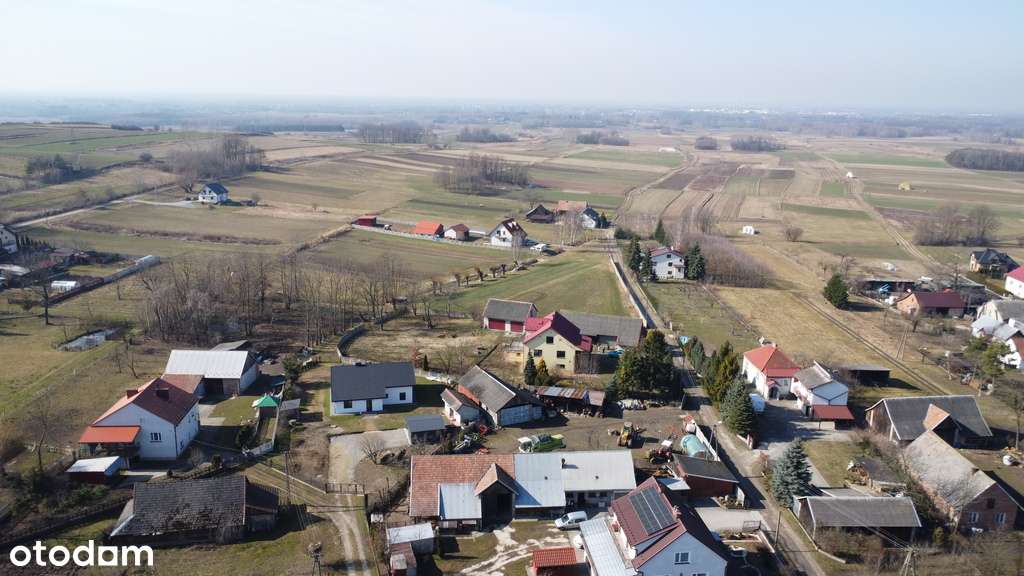 Dom z duszą na uboczu – cisza i przestrzeń-12