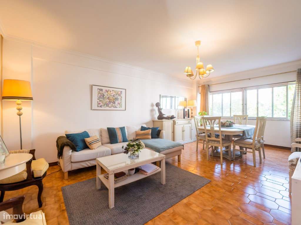 T2 Massamá junto ao Shopping - Espaço, Luz e Excelente Localização-0