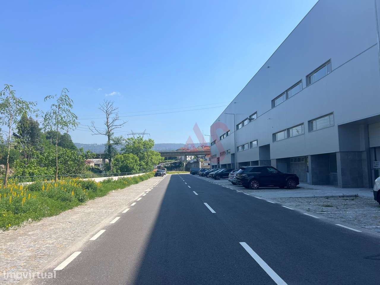 Pavilhão com licença para indústria em S. Martinho do Campo junto à VI - Grande imagem: 1/17
