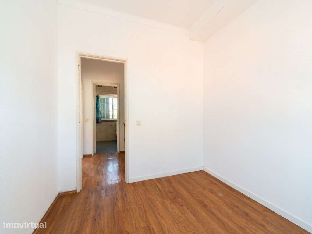 Moradia geminada de esquina em Caselas, com jardim e projecto aprovado-23