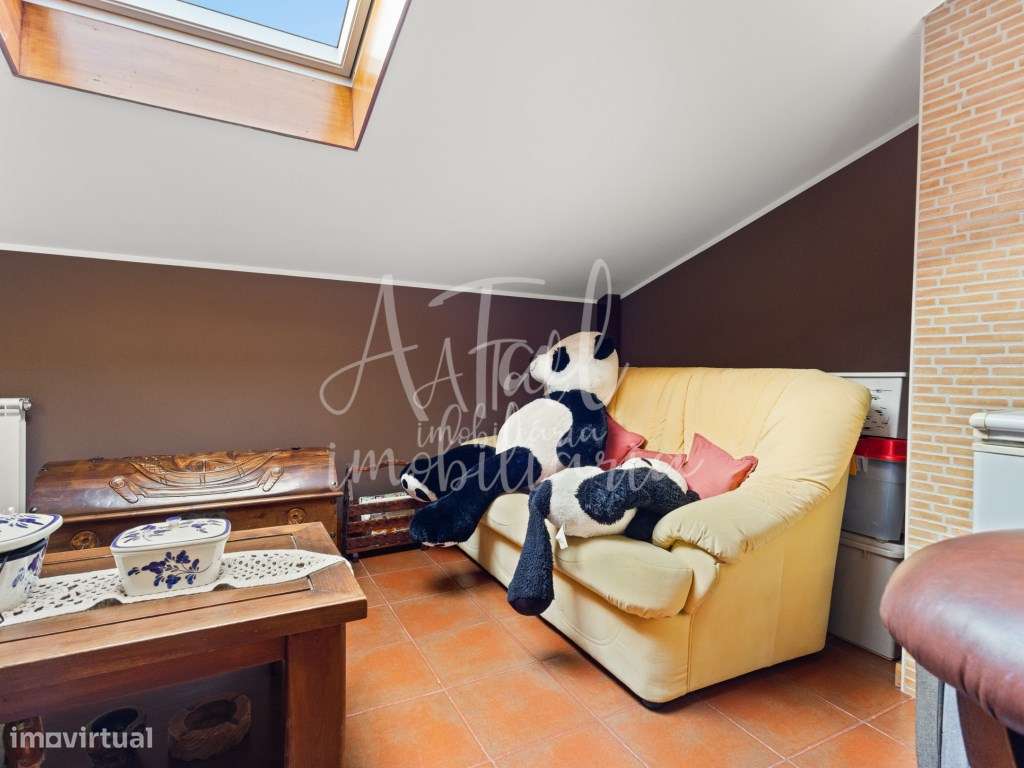 Duplex T5 no centro de Ponte de Lima com terraço panorâmico e 2 gar...-21