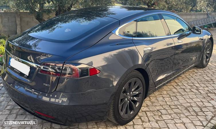 Tesla Model S - 4