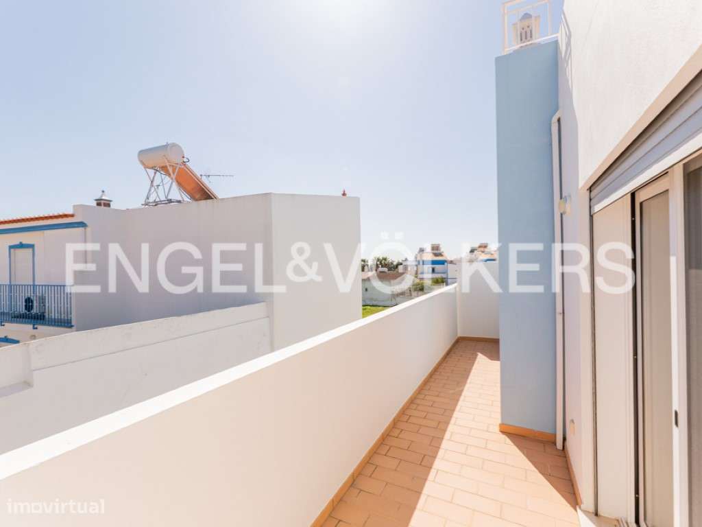 Moradia T2 Moderna em Condomínio com Piscina-15