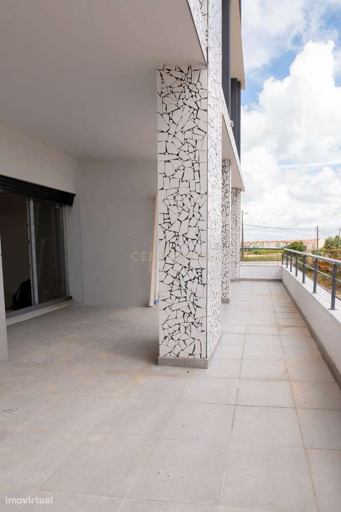 T2 e T3 COM TERRAÇOS, CHURRASQUEIRA  E JARDIM EM CONDOMINIO PRIVADO-26