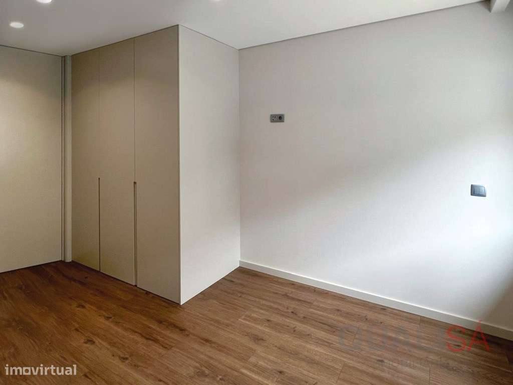 Apartamento T4 novo com logradouro e garagem em S. Vicente no centr...-31