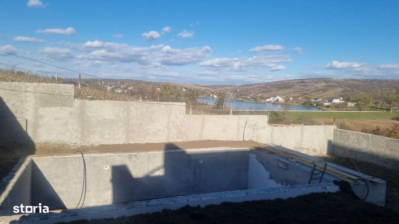 Vila exclusivista cu piscina langa lac. Acasa ca in vacanta!-4