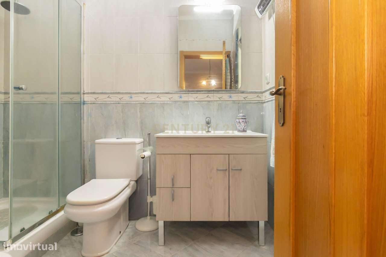 Moradia T4 Independente com garagem e jardim em Setúbal-24