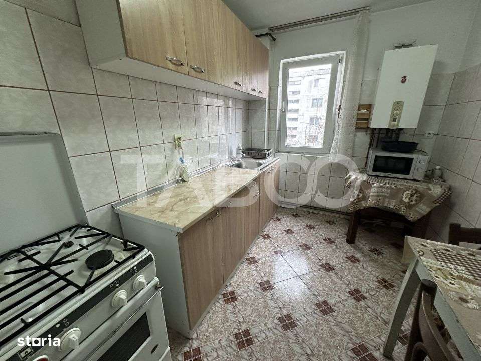 Apartament semidecomandat 2 camere balcon etaj 2 zona Negoiului - Imagine principală: 5/7