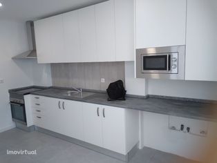 Apartamento T2 todo Remodelado 1º andar Baixa da Banheira