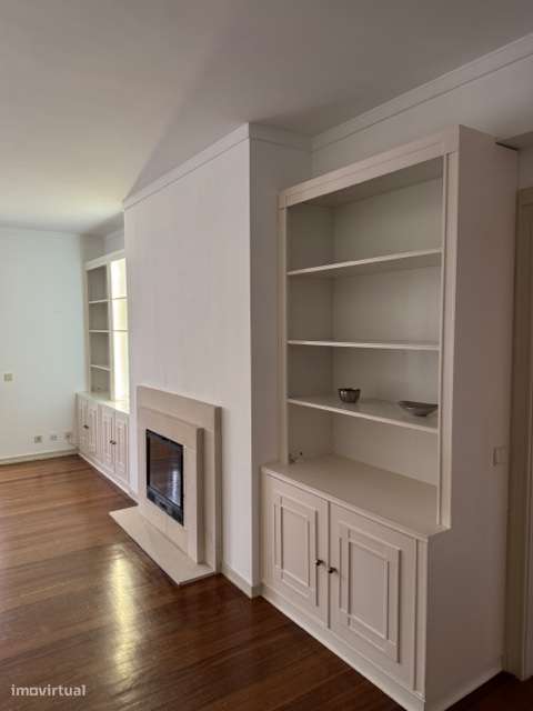 T2 arrenda equipado, com vista mar, Bairro do Rosário, em Cascais. - Grande imagem: 4/26