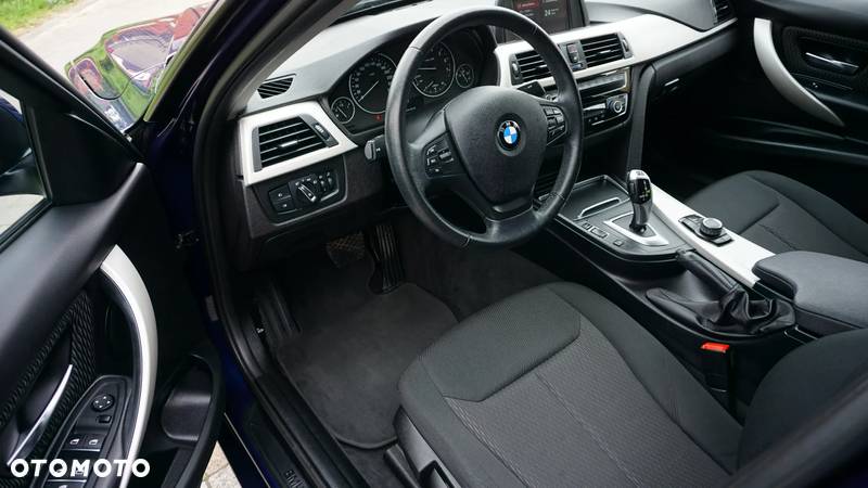 BMW Seria 3 330i xDrive - 18