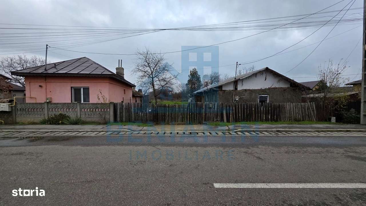 Teren Carcea 923mp Intre case zona buna toate utilitatile 923mp-0