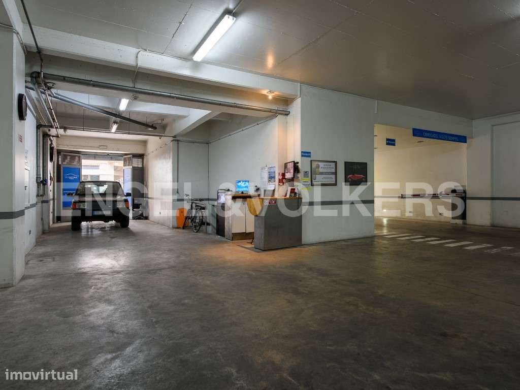 Garagem junto à Gulbenkian - Grande imagem: 3/22