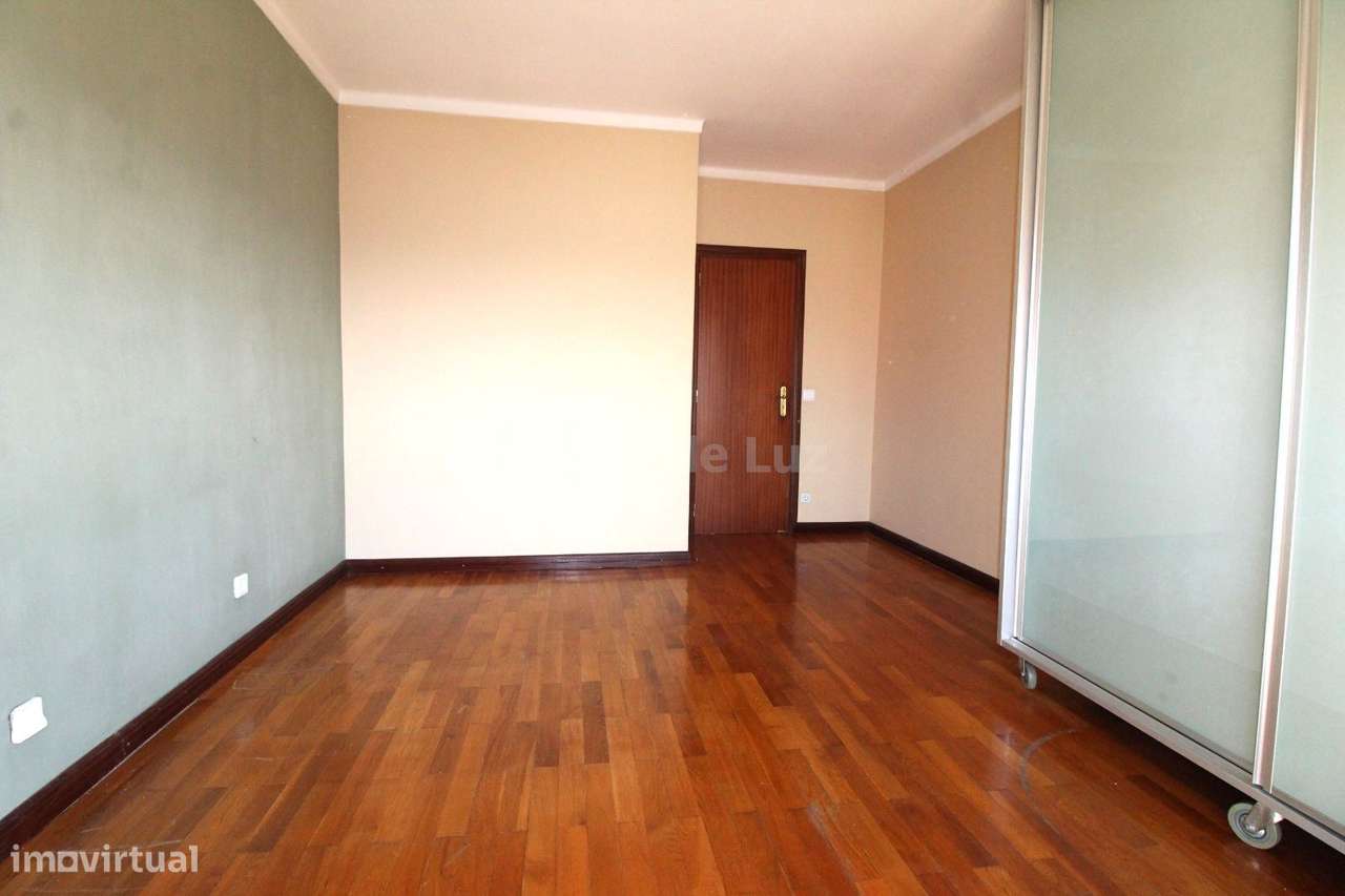 Apartamento T3 - Com Garagem e Sótão-11