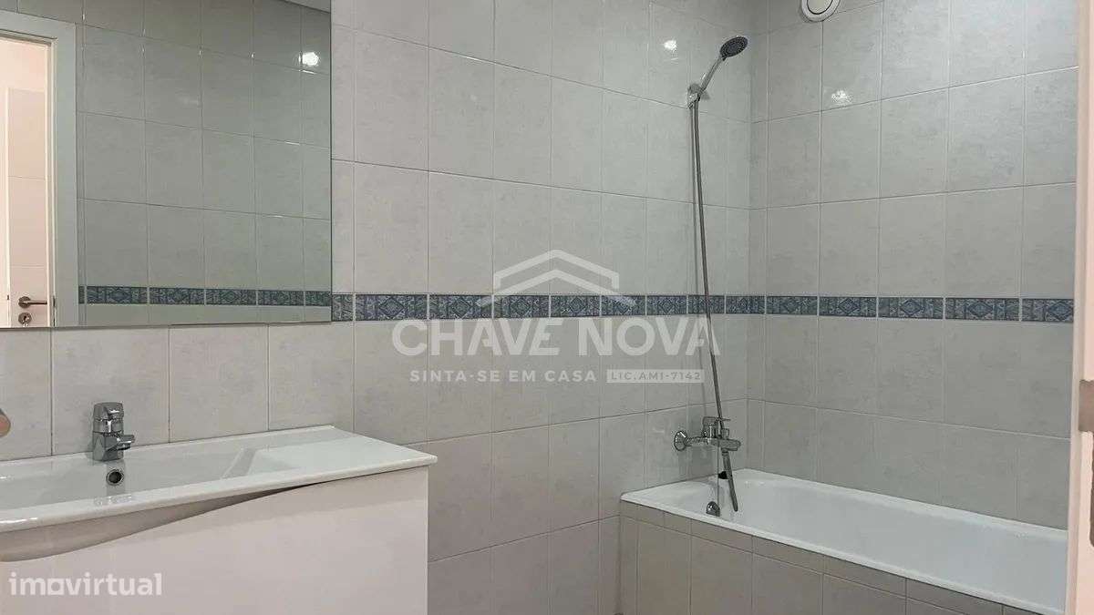 T2+1 Renovado na Madalena | Último Piso com Vista Mar e Box Privativa-20