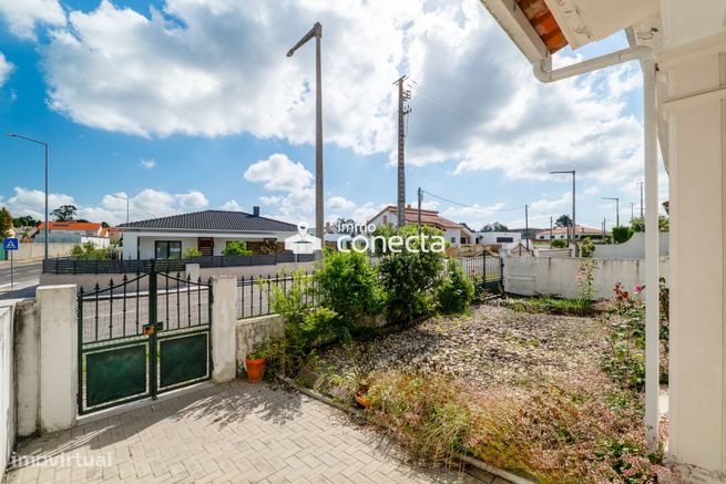 Moradia Geminada T4 com churrasqueira na Marinha Grande - Leiria-1
