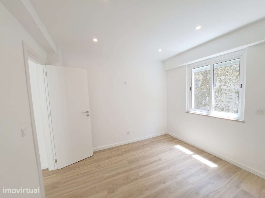 Apartamento T2 para venda em Amadora - Lisboa-11