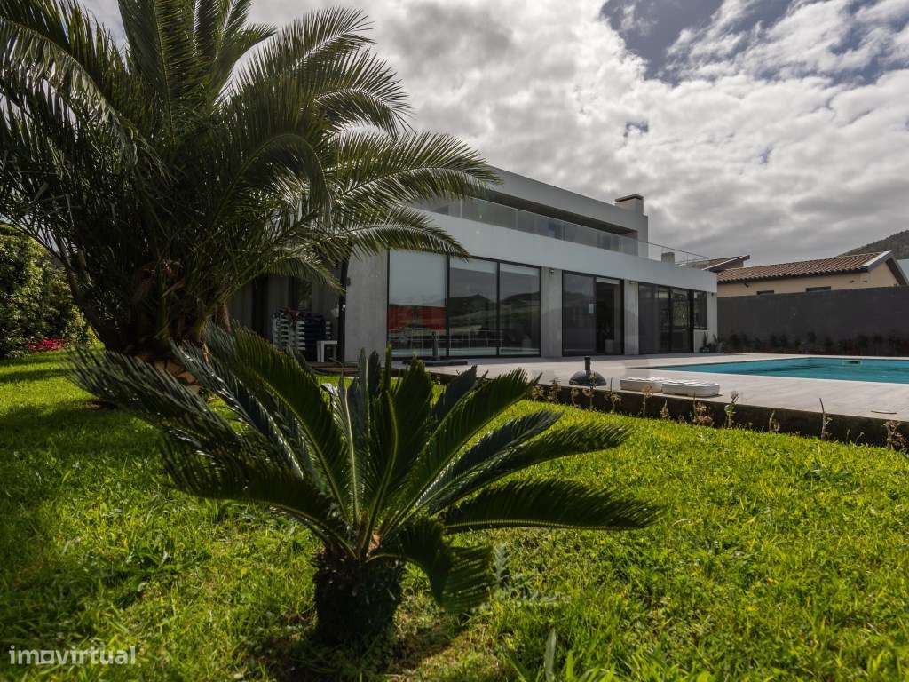 Refúgio Moderno com Vista e Design no Pico da Pedra, Ilha de São Mi...-11