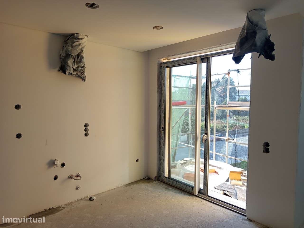 Apartamento T1 com varanda e garagem em Rio Tinto - Grande imagem: 4/16