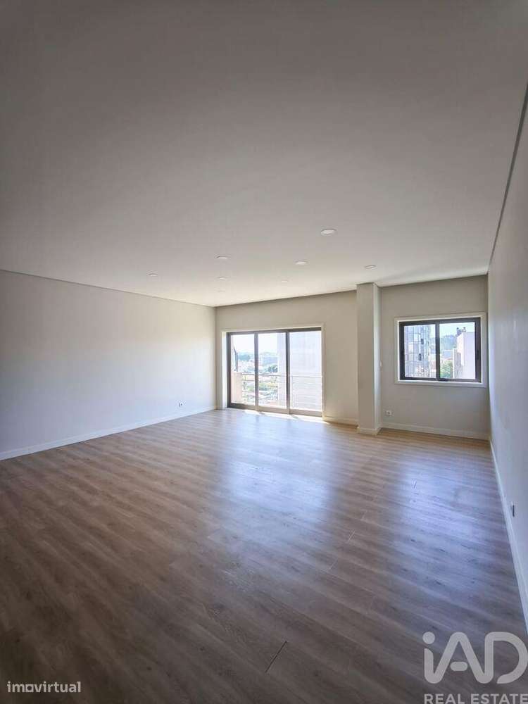 Duplex T4 em Pedroso e Seixezelo de 254 m2 - Grande imagem: 2/32