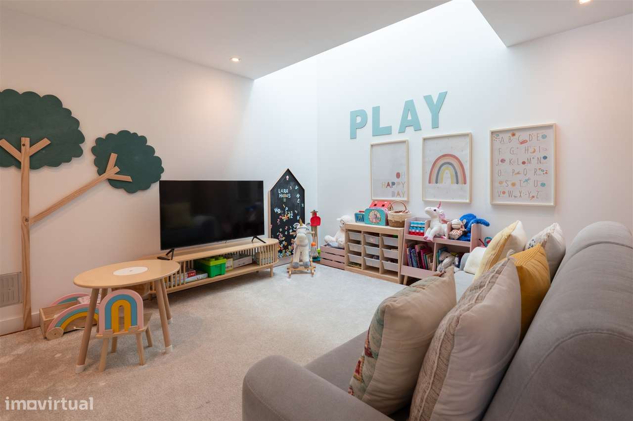 Moradia T4 com piscina, jardim e vista tranquila-21