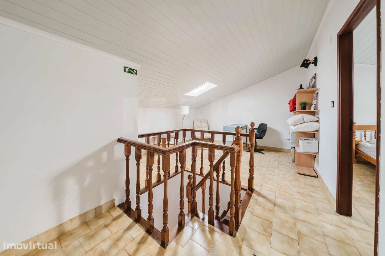 Apartamento T2 com Sótão e Varanda junto à Praia do Baleal-36