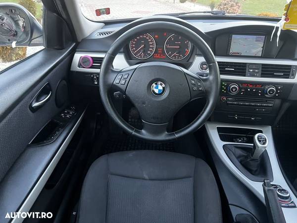 BMW Seria 3 318d - 23