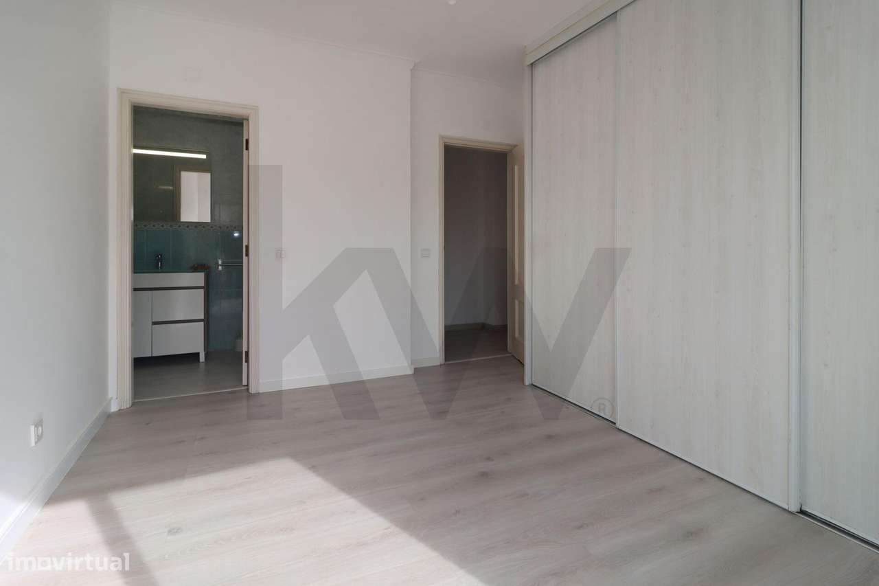 Apartamento T2 exclusivo no último piso do Edifício Royal com terraço-5