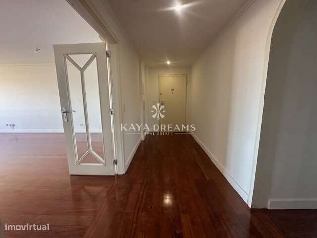 T6 para venda na Quinta Nova em Odivelas com 4 lugares de Parqueame...-18