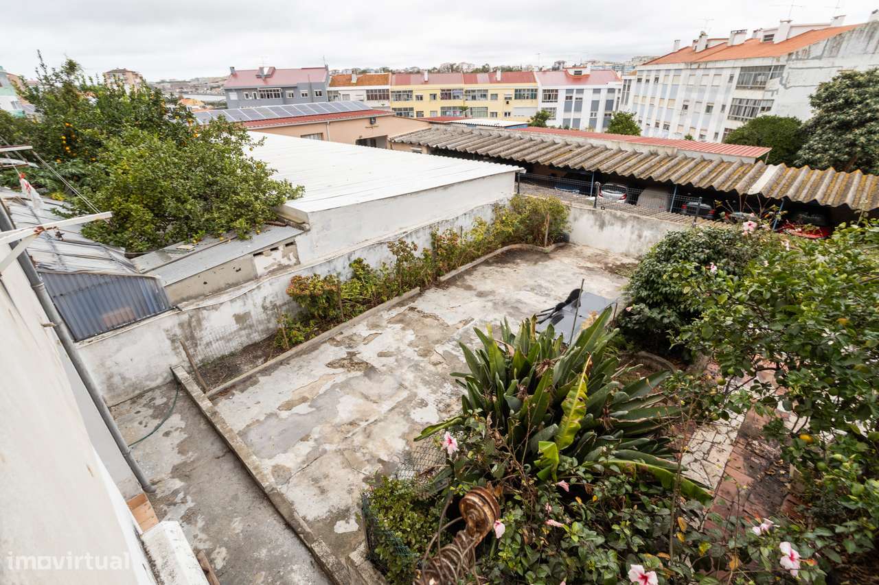 Apartamento T2+1 na Amora, com garagem e logradouro - Grande imagem: 5/25