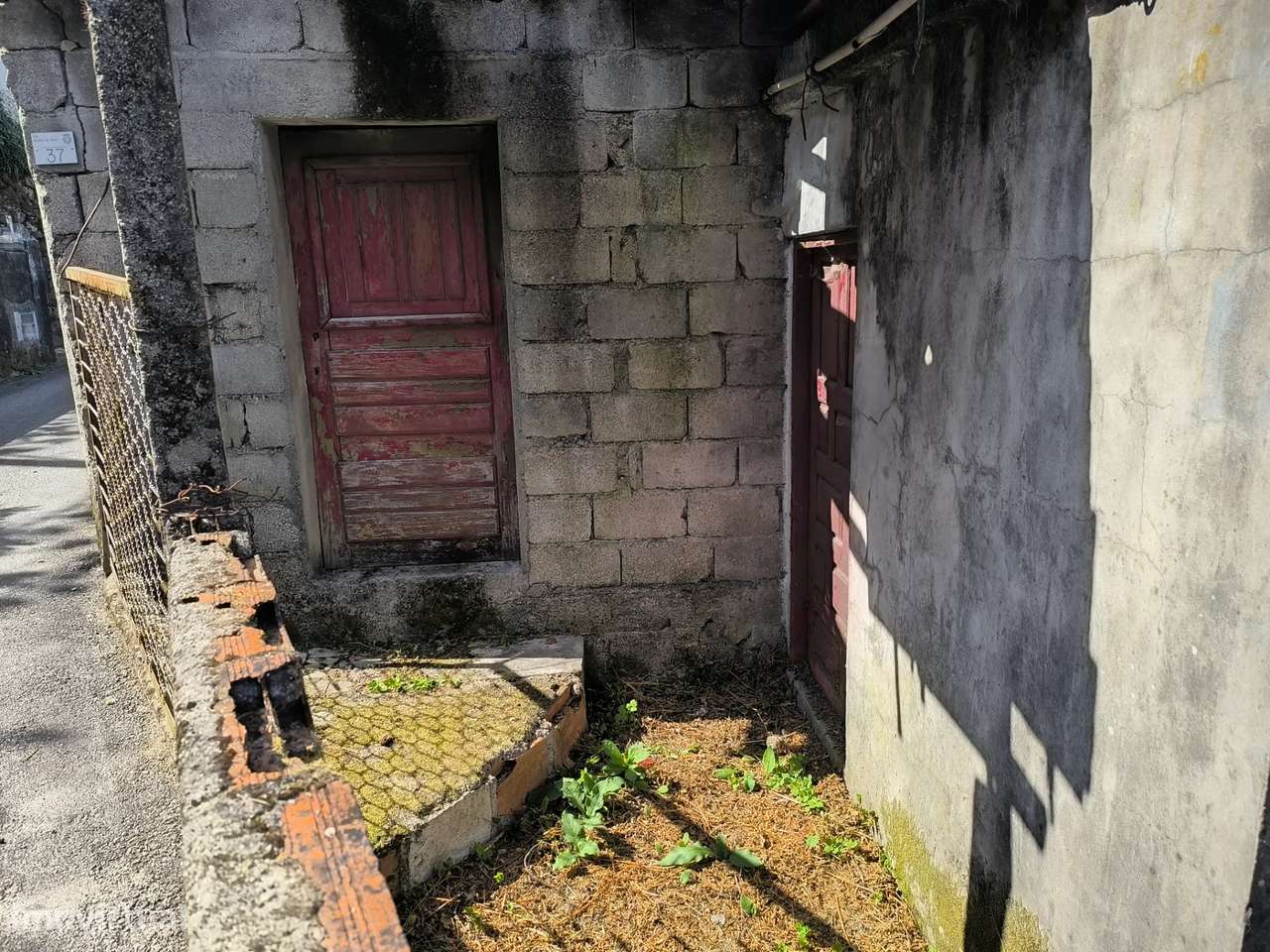 Casa para Restauro em Boivães – Ponte da Barca-9
