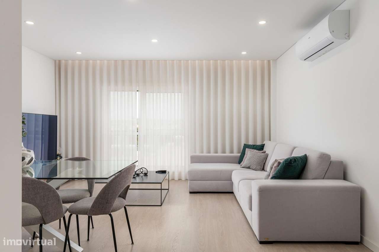 T2 Moderno (2020) com Box para 2 Carros na Urb Casas do Lago,...-3