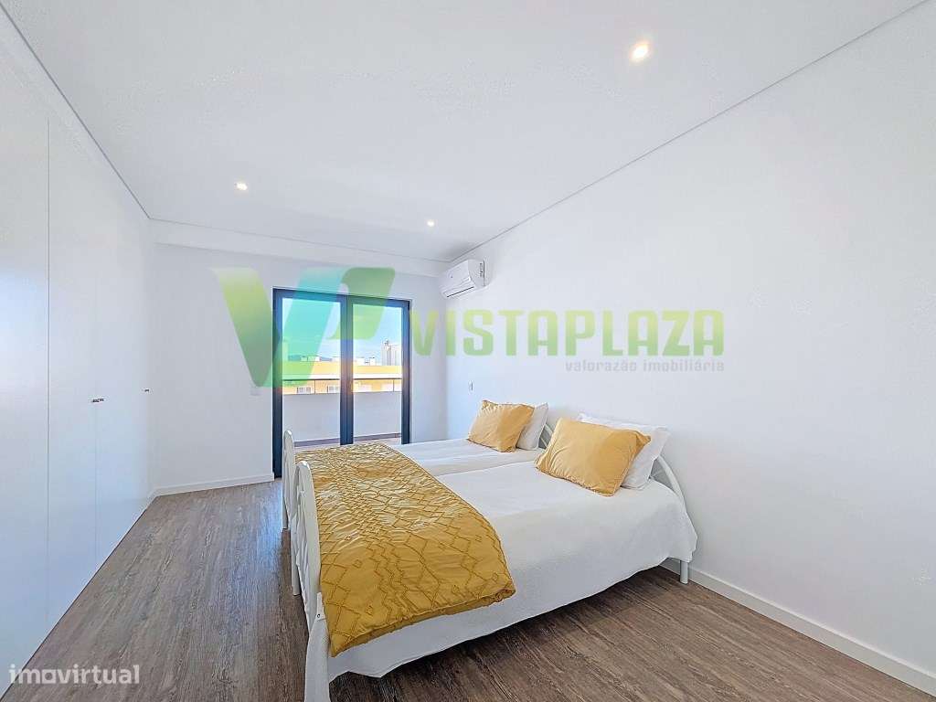 Apartamento Duplex com Terraço e Vista Panorâmica, piscina e garage...-27
