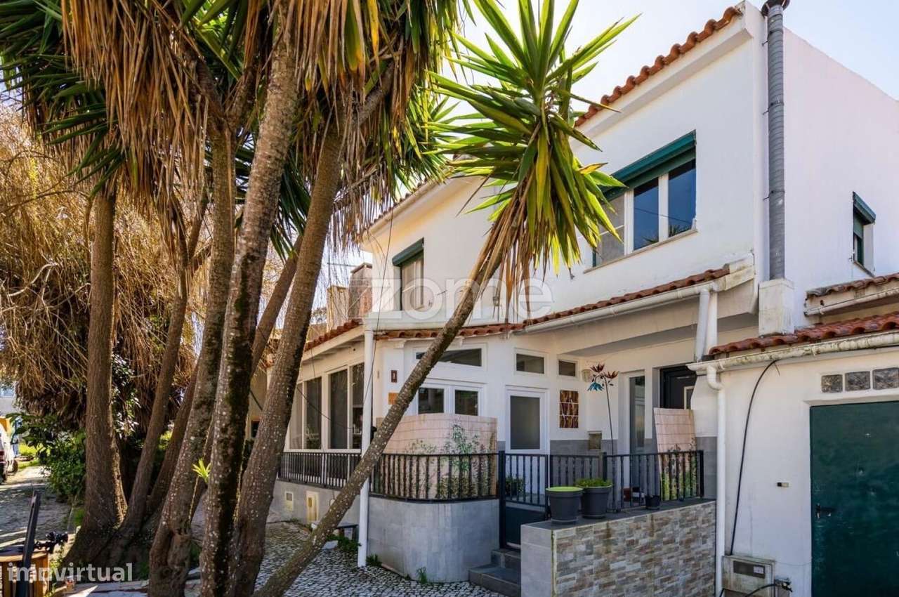 Moradia com sótão, logradouro e atelier nas Caldas da Raínha - Grande imagem: 2/47