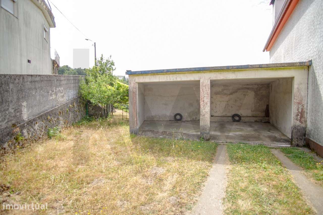 Terreno urbano com garagem legalizada em Montaria | Serra d’Arga - Grande imagem: 3/27