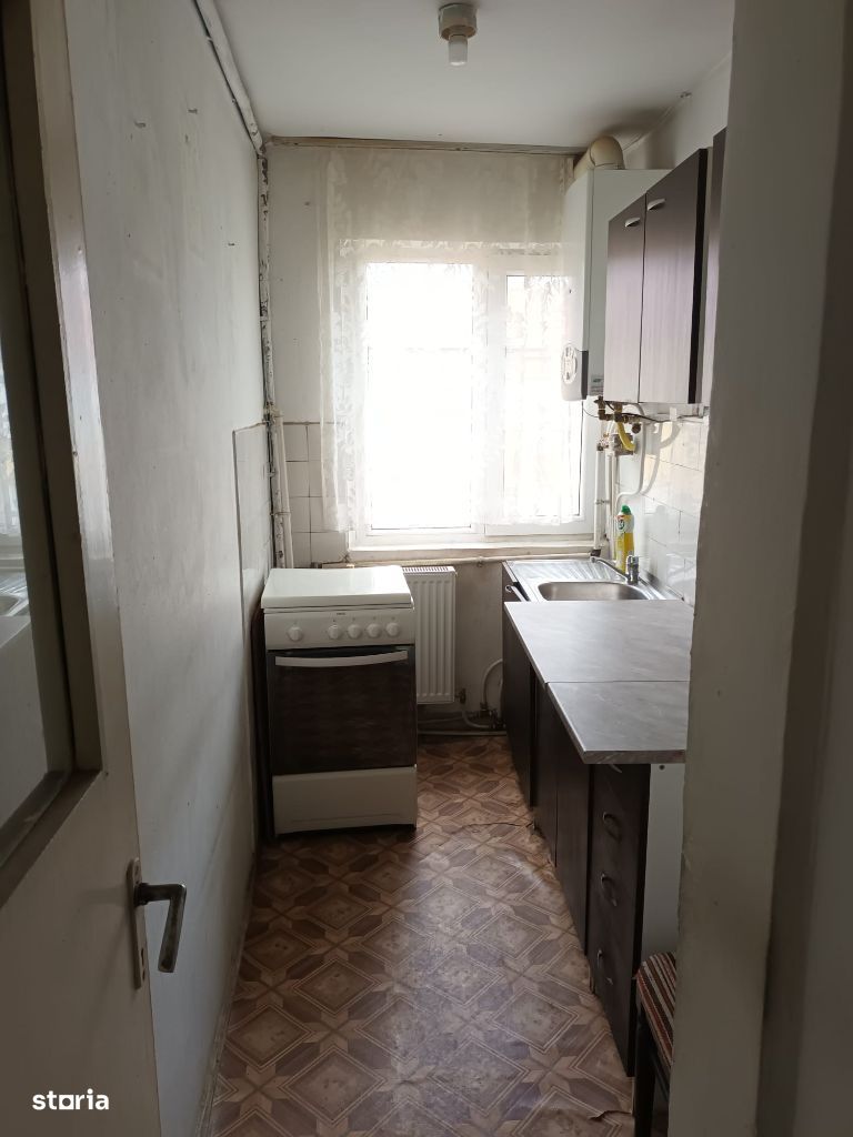 Vând apartament 2 camere zona Govandar