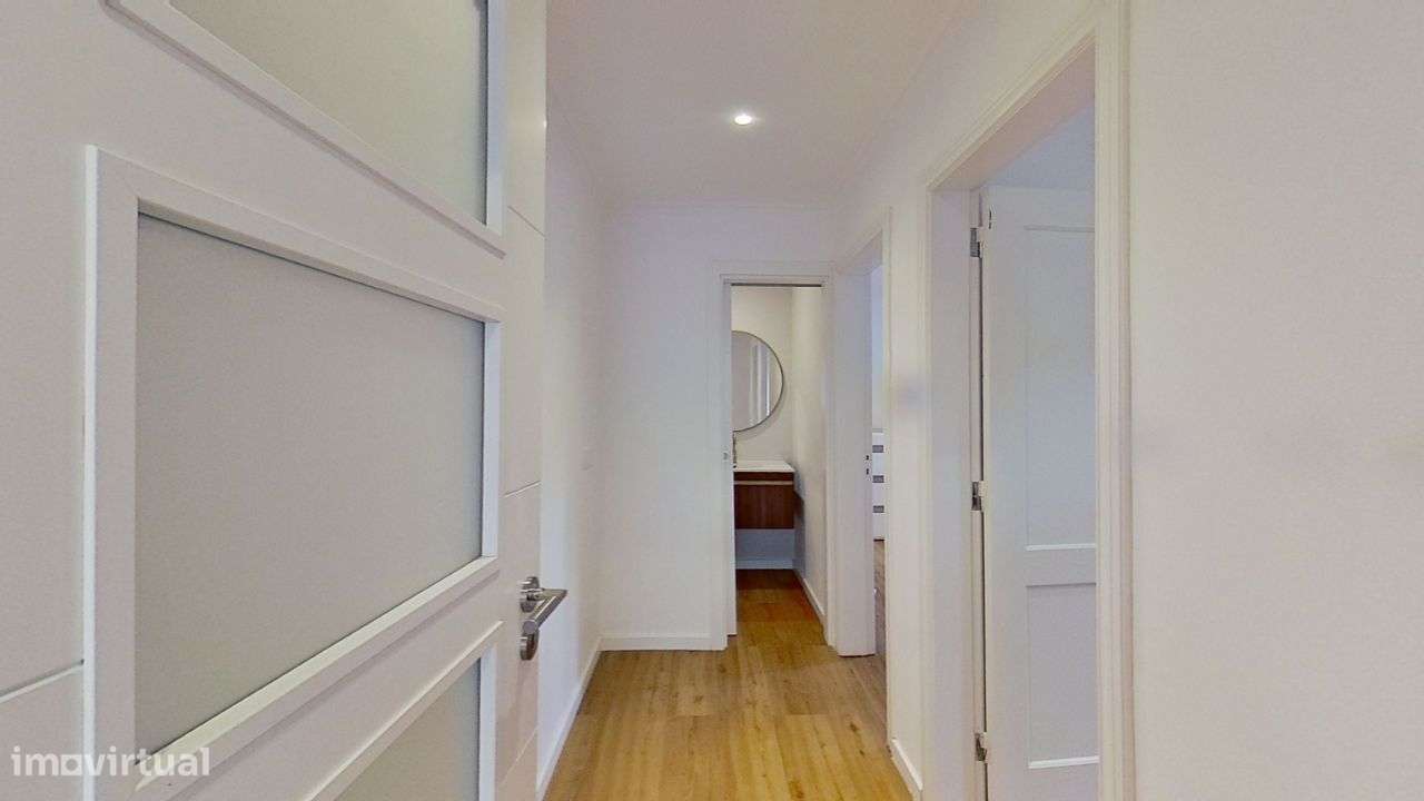 Moradia em Massamá, Rua Direita (tem anexos T-0 e T-2 independentes)-34