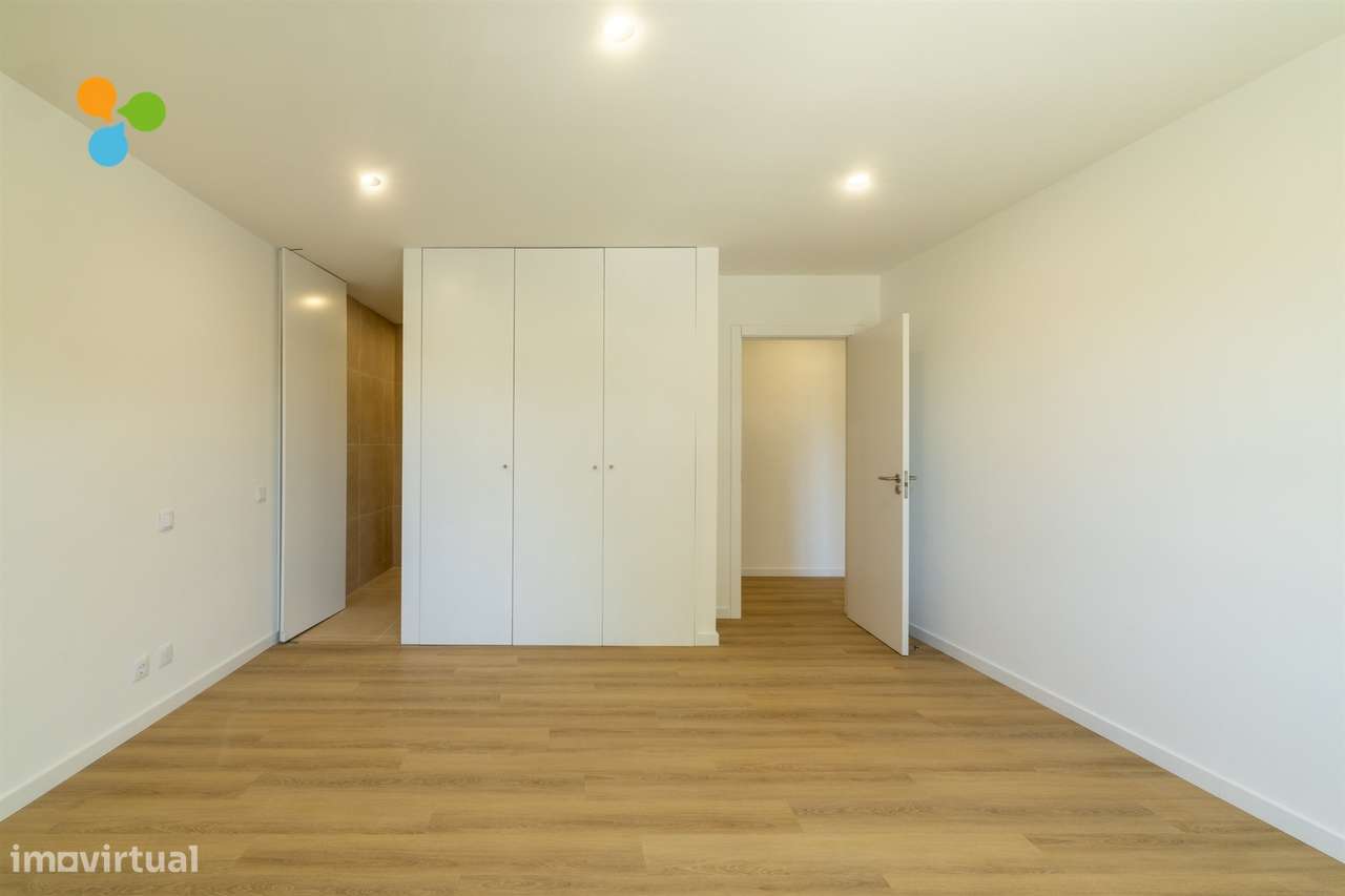 Apartamento T3 c/ Box e varanda, junto às faculdades-9