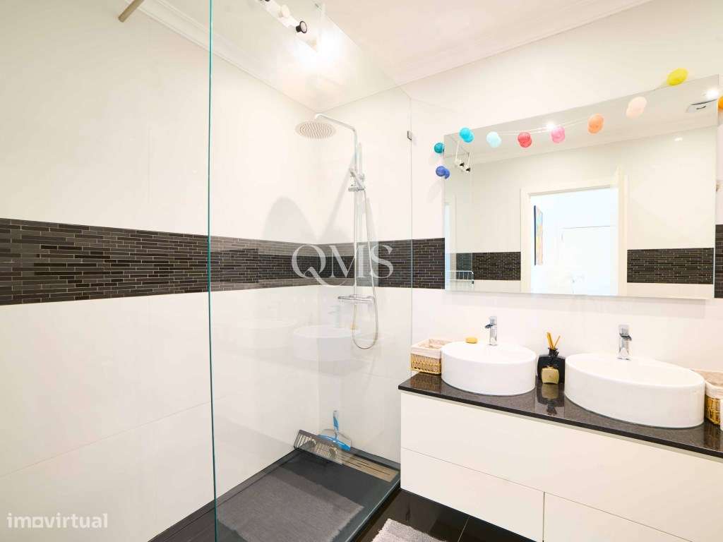 Duplex contemporâneo de três níveis em Santa Bárbara de Nexe, Algarve-8