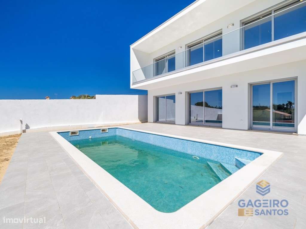 Moradia T4 com piscina, nova e pronta a habitar a 4 km da baía de S...-5