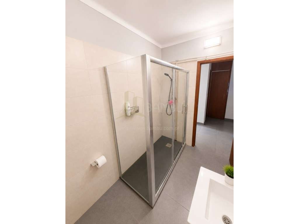 Apartamento T3 no centro de Valença para venda-5