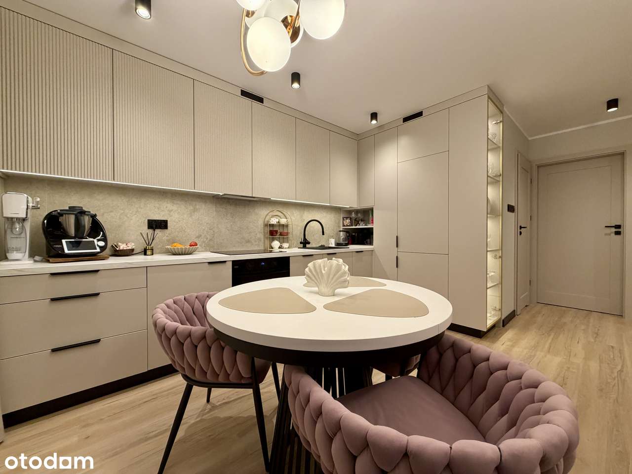 3 Pokojowe mieszkanie z balkonem po remoncie- Młodzianów-4