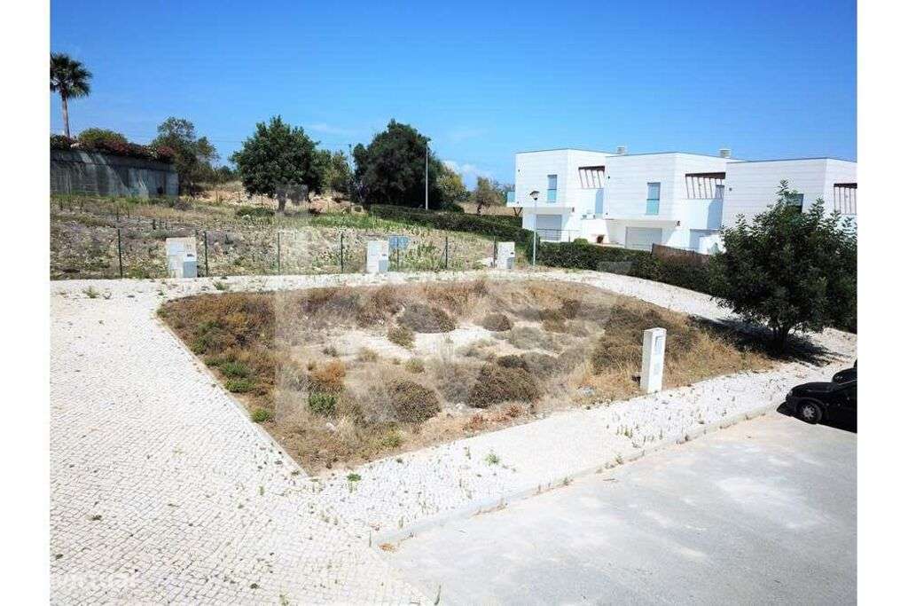 Lote de construção para fins comerciais. - Grande imagem: 2/4