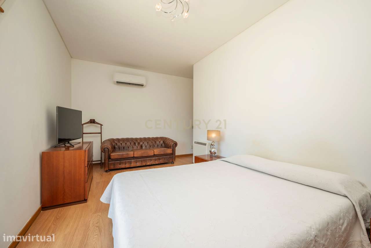 APARTAMENTO T4 DE SONHO NA AMORA | SEIXAL-21